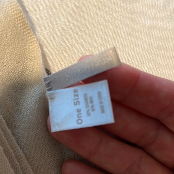 Nordstrom OMBRÉ Cashmere Shawl - Picture 3 of 3